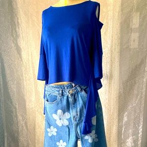 Blue blouse, modern style: sleeves with asymmetrical cut.Ideal with jeans.
